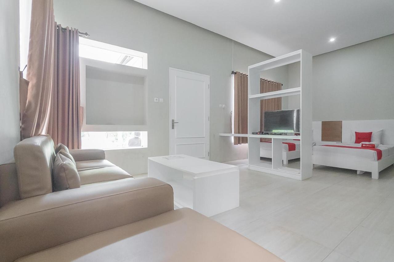 RedDoorz Resort Syariah @ Idelansia Home Stay Ciater Subang Zewnętrze zdjęcie