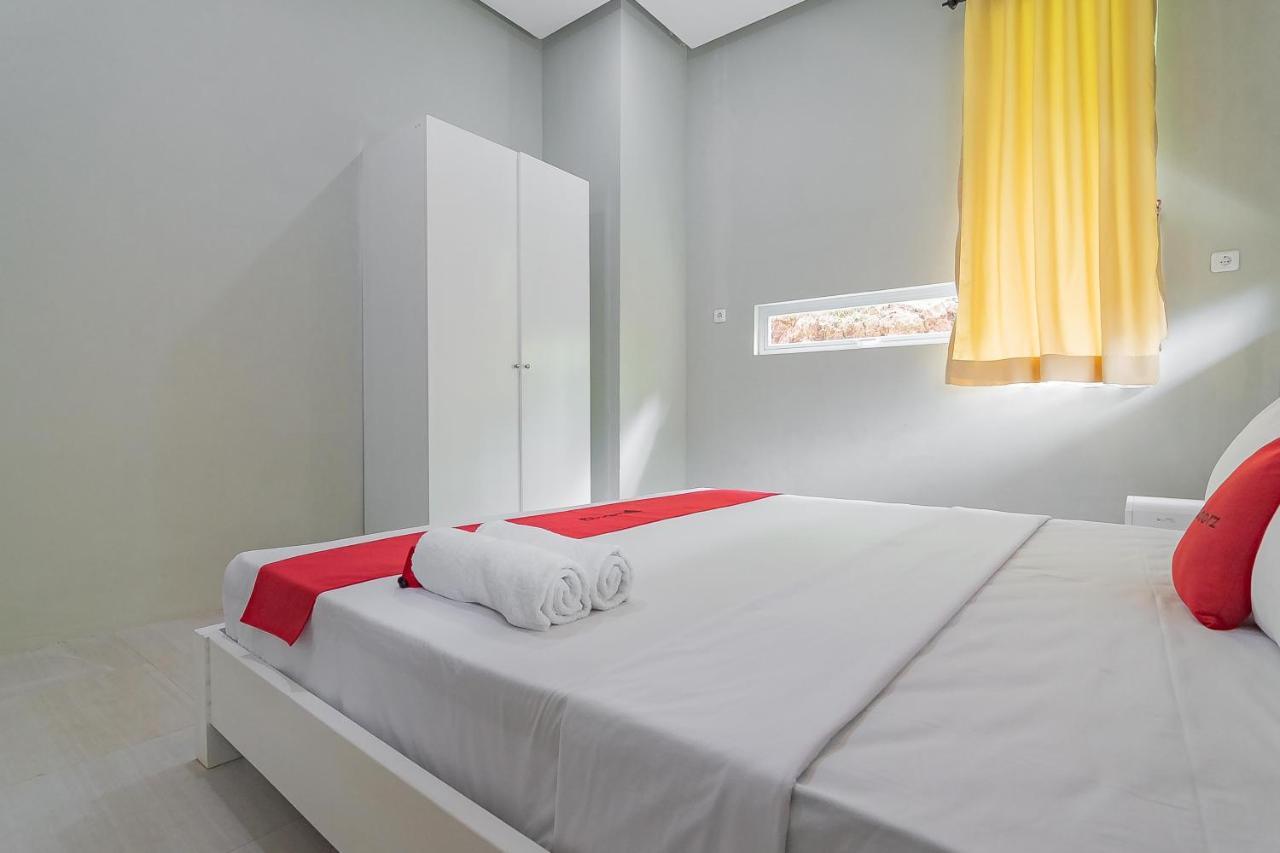RedDoorz Resort Syariah @ Idelansia Home Stay Ciater Subang Zewnętrze zdjęcie