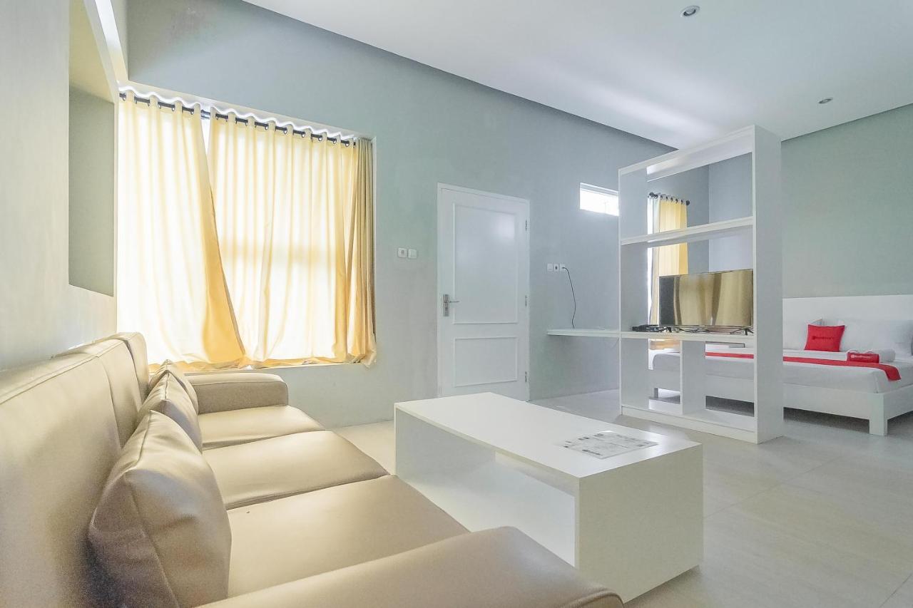 RedDoorz Resort Syariah @ Idelansia Home Stay Ciater Subang Zewnętrze zdjęcie