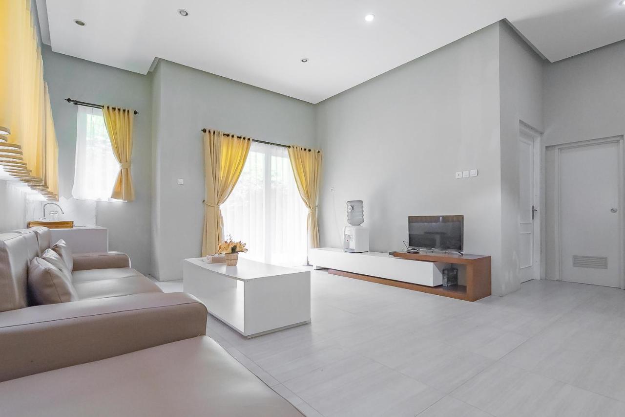 RedDoorz Resort Syariah @ Idelansia Home Stay Ciater Subang Zewnętrze zdjęcie