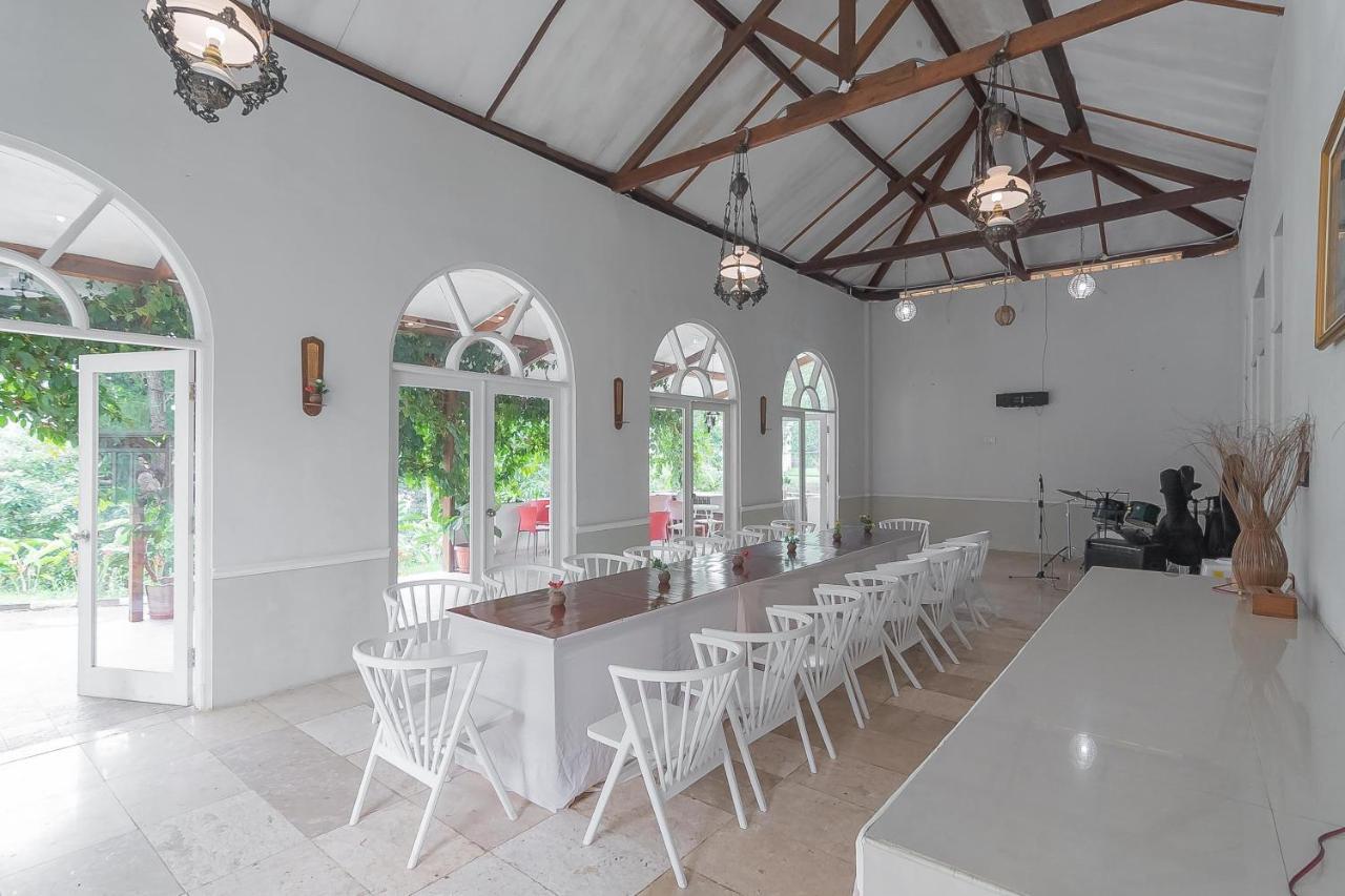 RedDoorz Resort Syariah @ Idelansia Home Stay Ciater Subang Zewnętrze zdjęcie